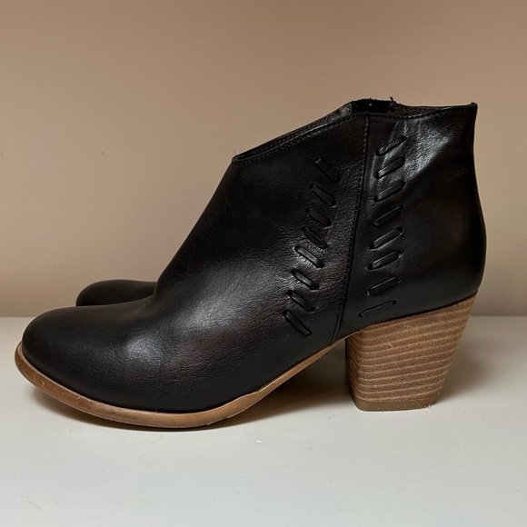 Davos Gomma Black Booties - Picture 1 of 10
